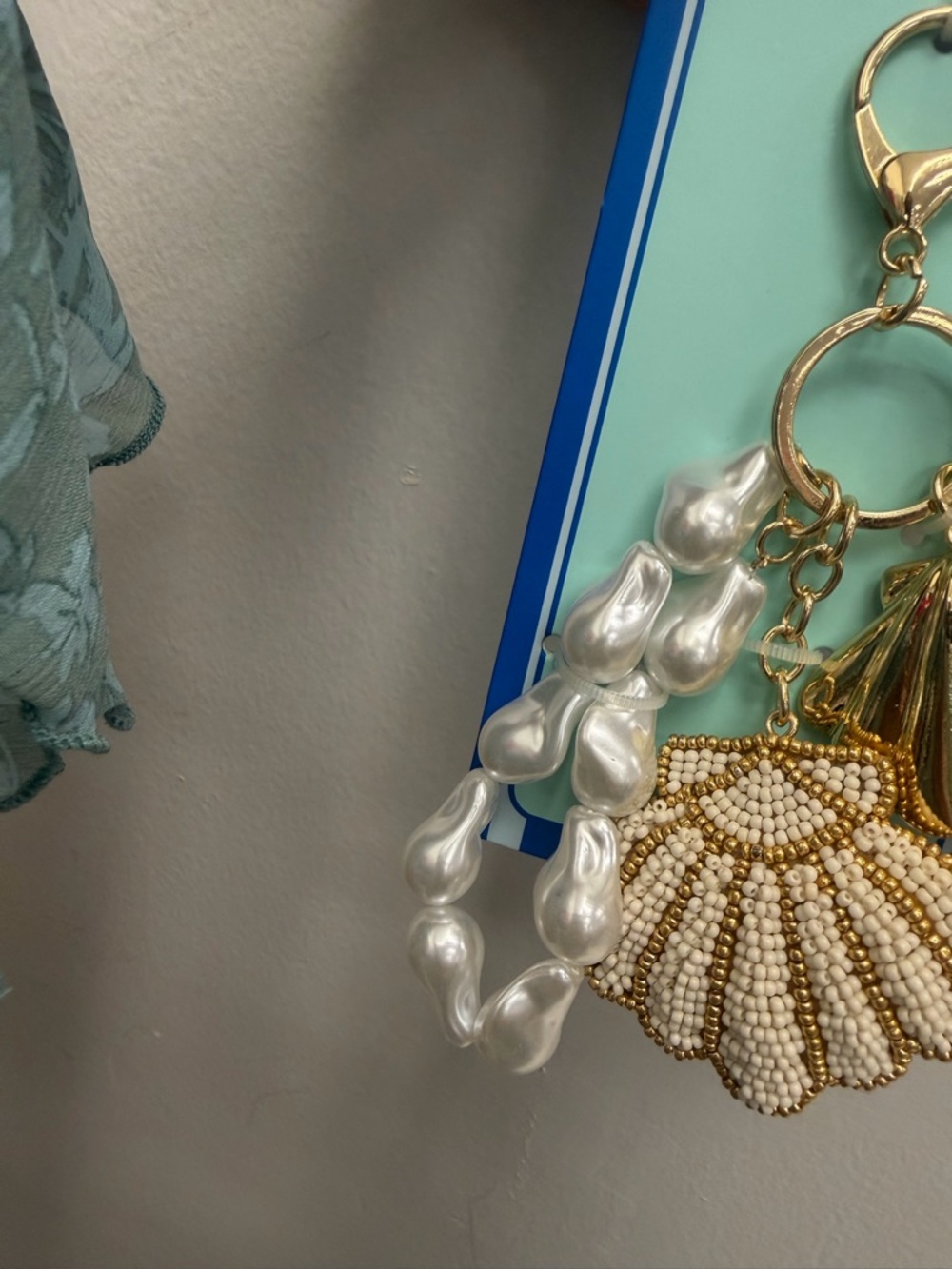 Beaded Shell Keychain with Gold Shell Charm - Picture 3 of 5